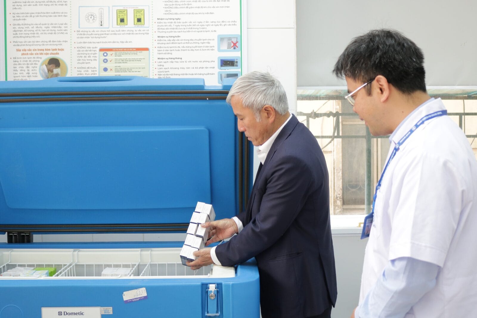 Thời hạn kiểm chuẩn tủ bảo quản vắc xin: 1 năm/lần.